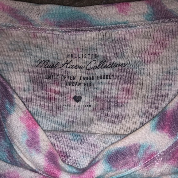 Cute colorful Hollister shirt - Picture 2 of 2